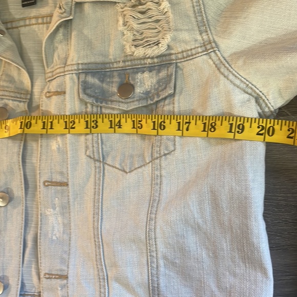 Distressed Light washed blue Denim jacket,Large - Picture 6 of 9